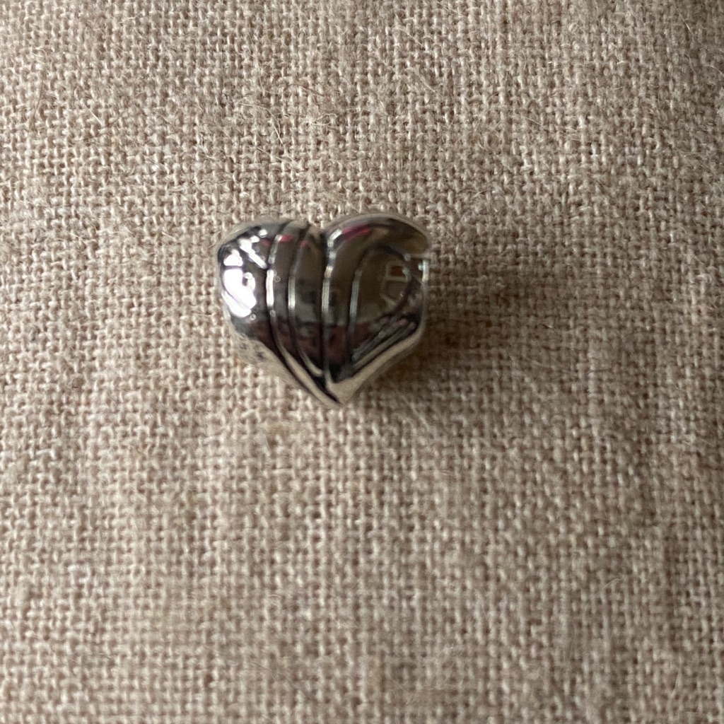 Chamilia 925 Silver Etched Heart Charm 25$